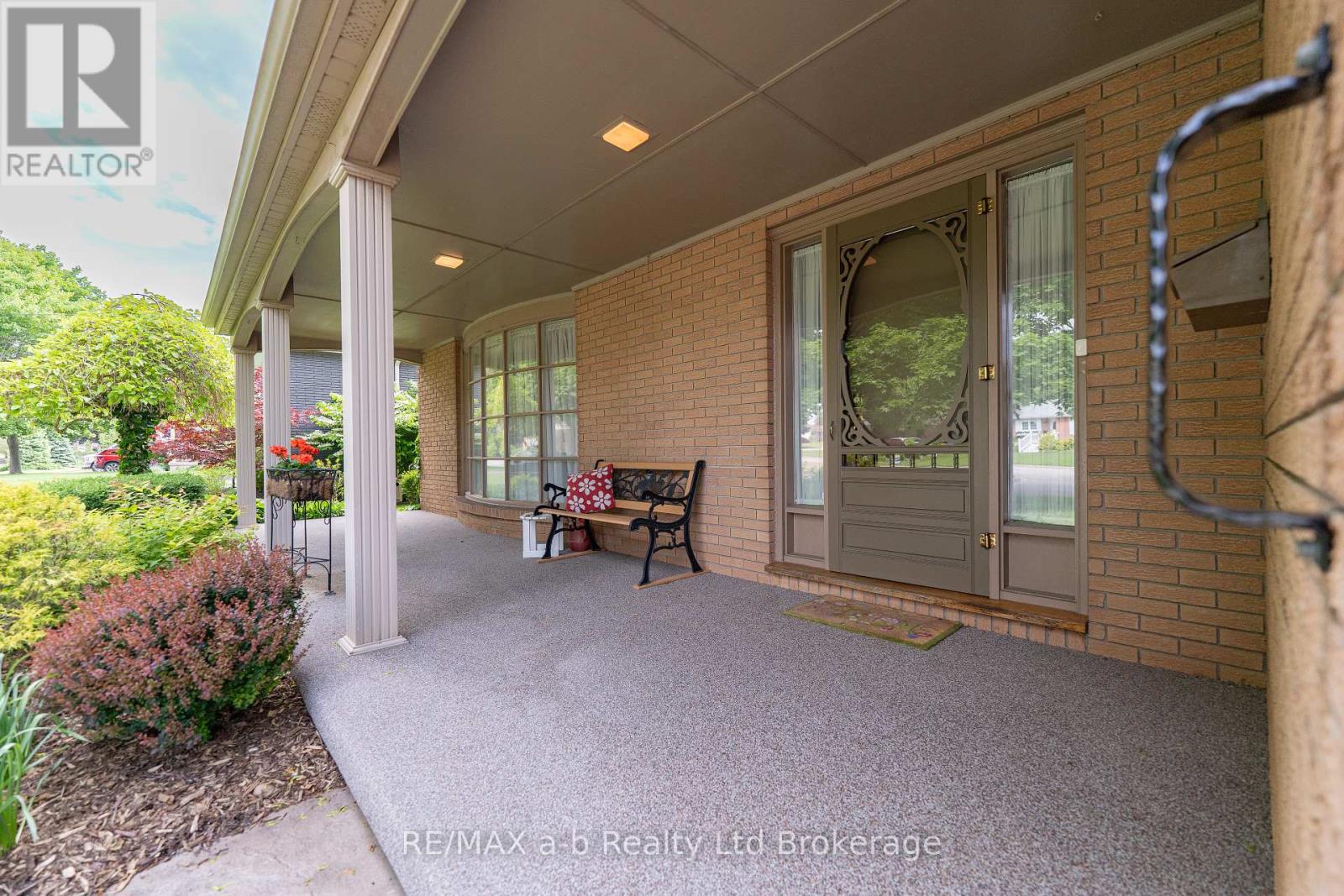 Photo 4 of 41 Parkwood Drive, Tillsonburg ON