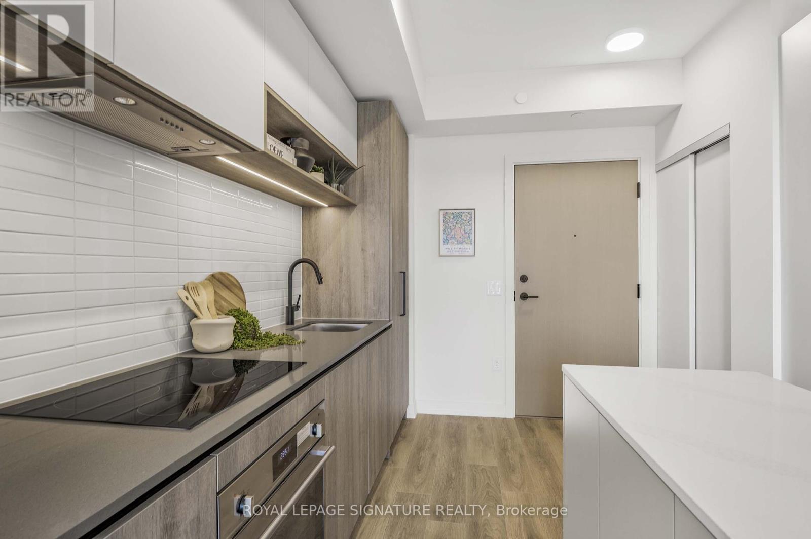 Photo 10 of Lph 11 181 Sterling Road, Toronto ON