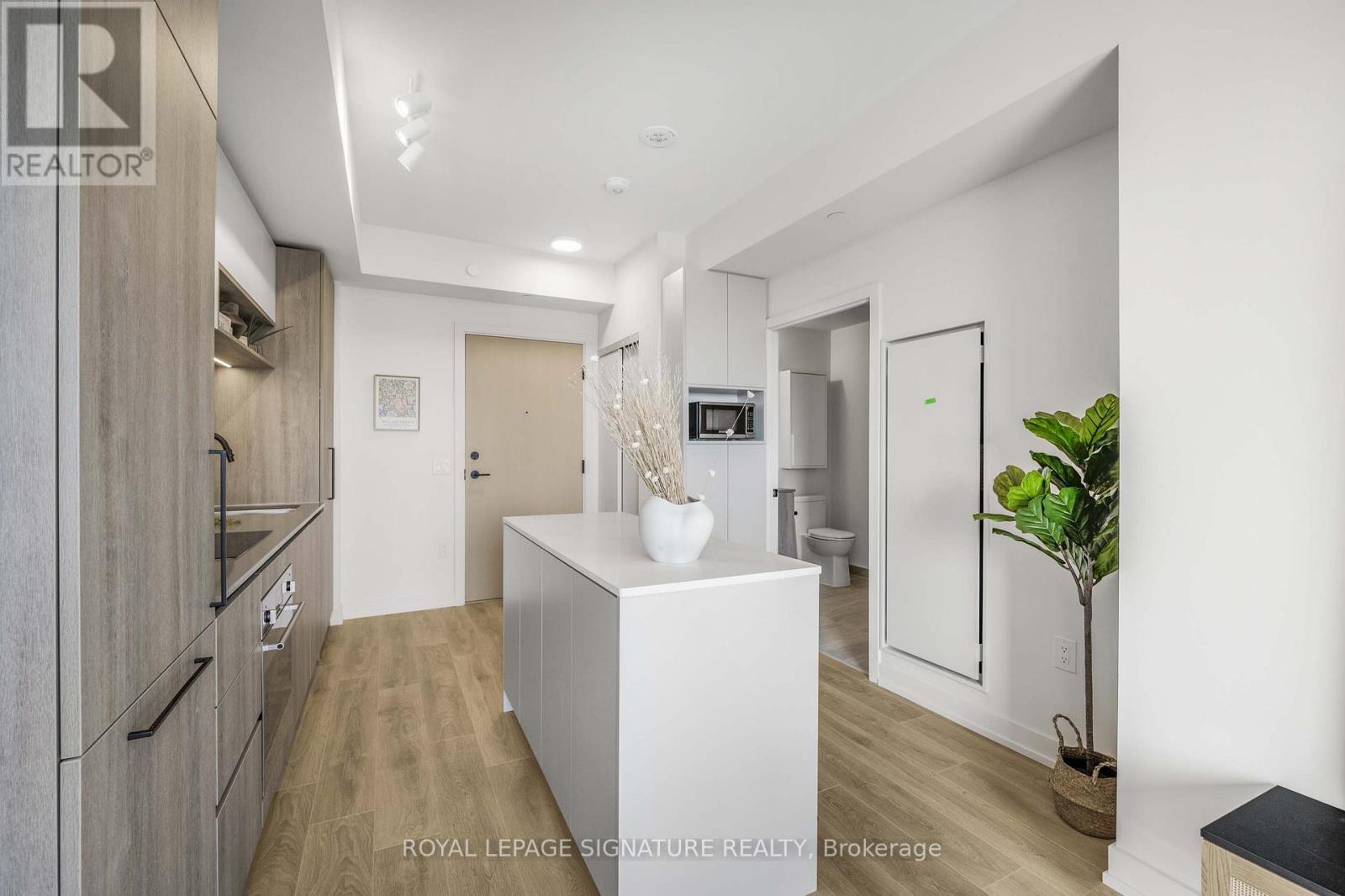 Photo 8 of Lph 11 181 Sterling Road, Toronto ON
