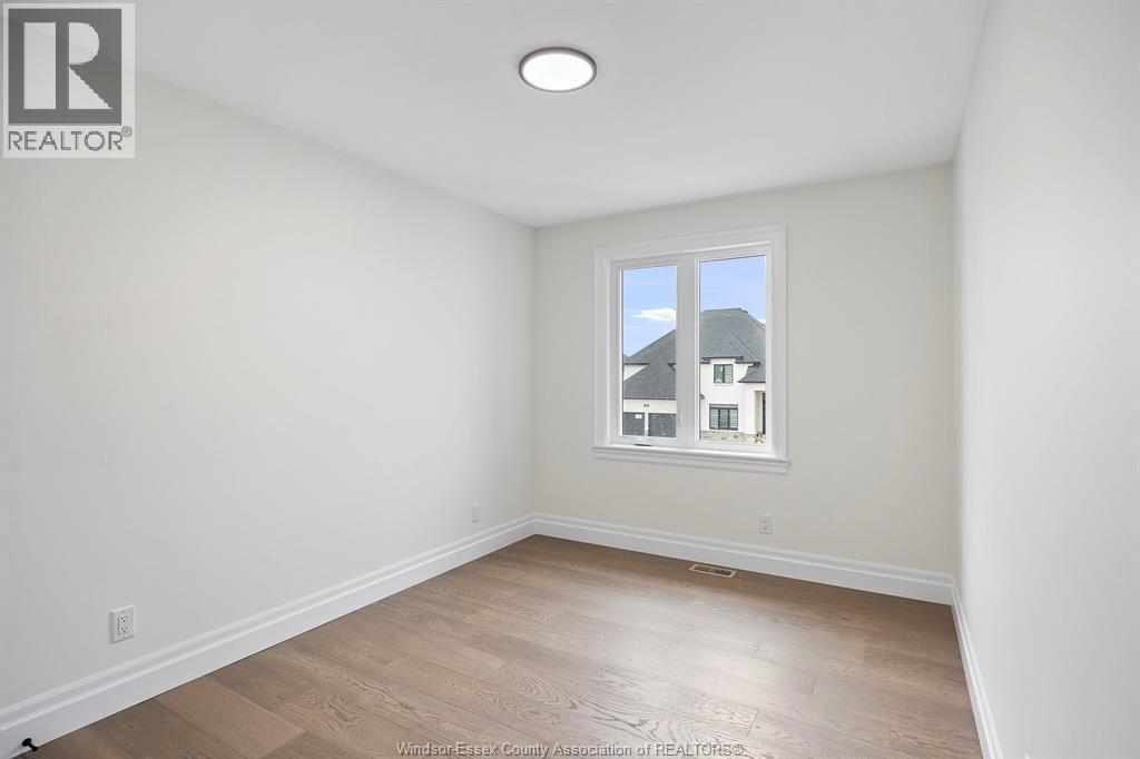 Photo 17 of 545 Orchards Crescent, Windsor ON