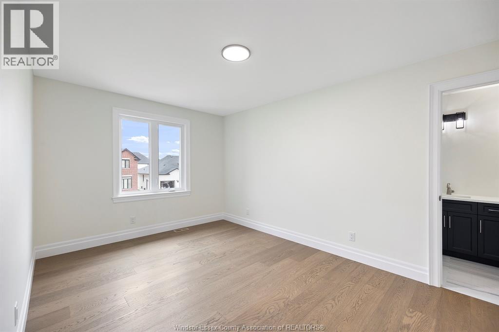 Photo 18 of 545 Orchards Crescent, Windsor ON