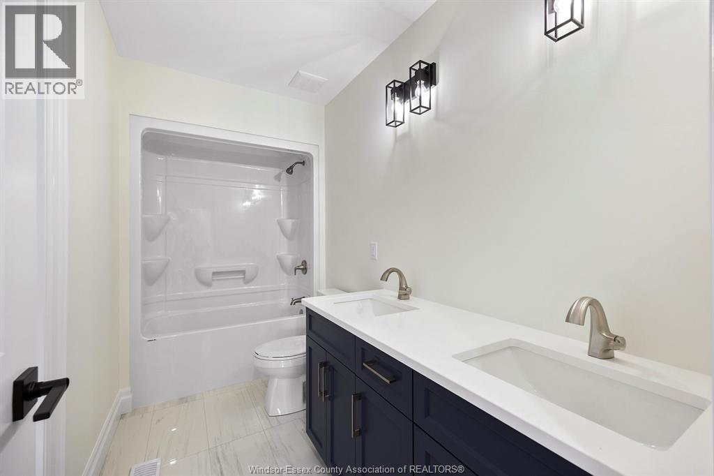 Photo 19 of 545 Orchards Crescent, Windsor ON