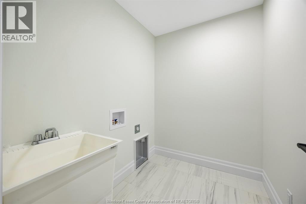 Photo 22 of 545 Orchards Crescent, Windsor ON