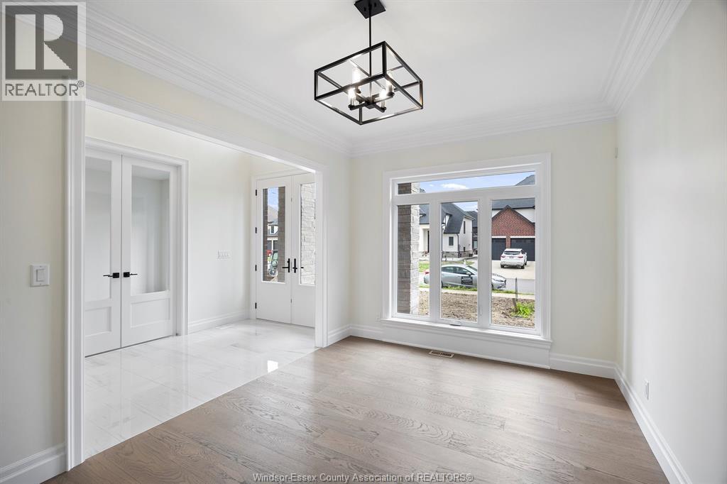 Photo 5 of 545 Orchards Crescent, Windsor ON