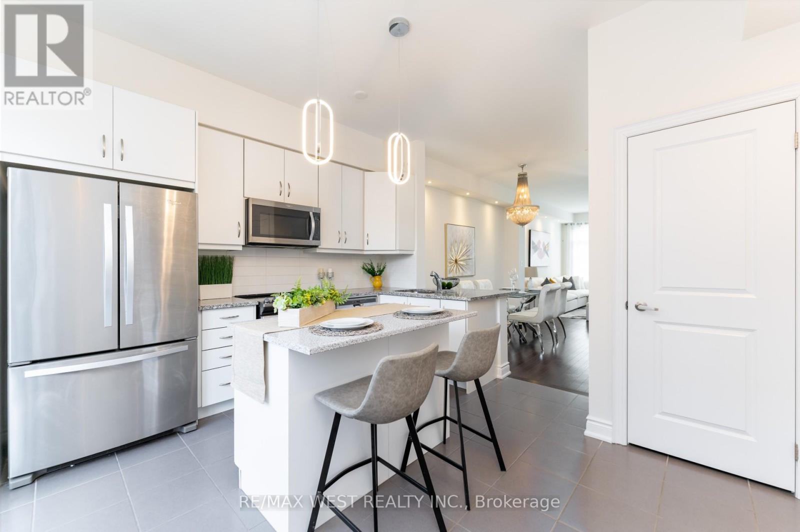 Photo 8 of 19 2172 Trafalgar Road, Oakville ON