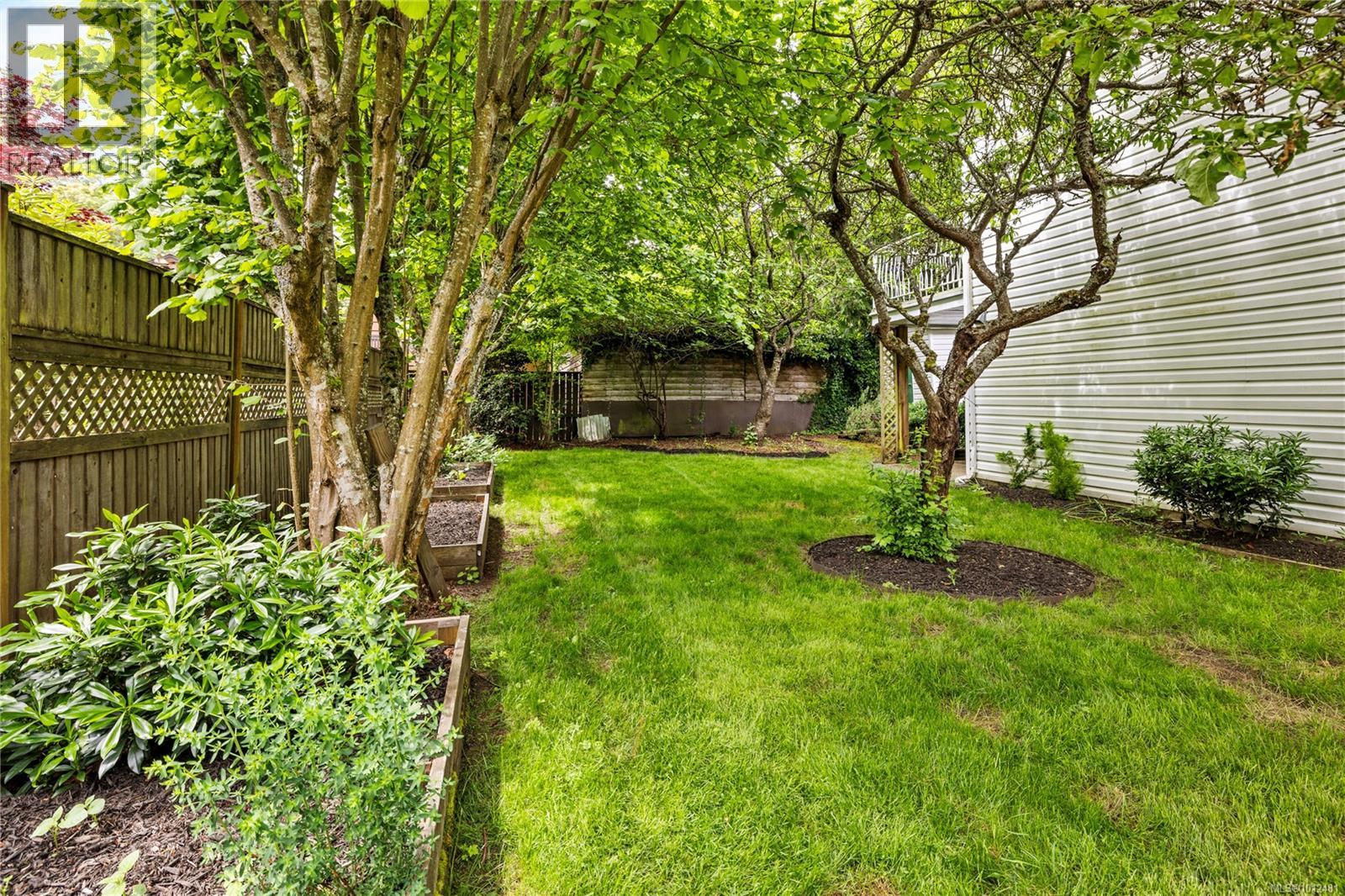 Photo 5 of 1333 Carmel Pl, Nanoose Bay BC