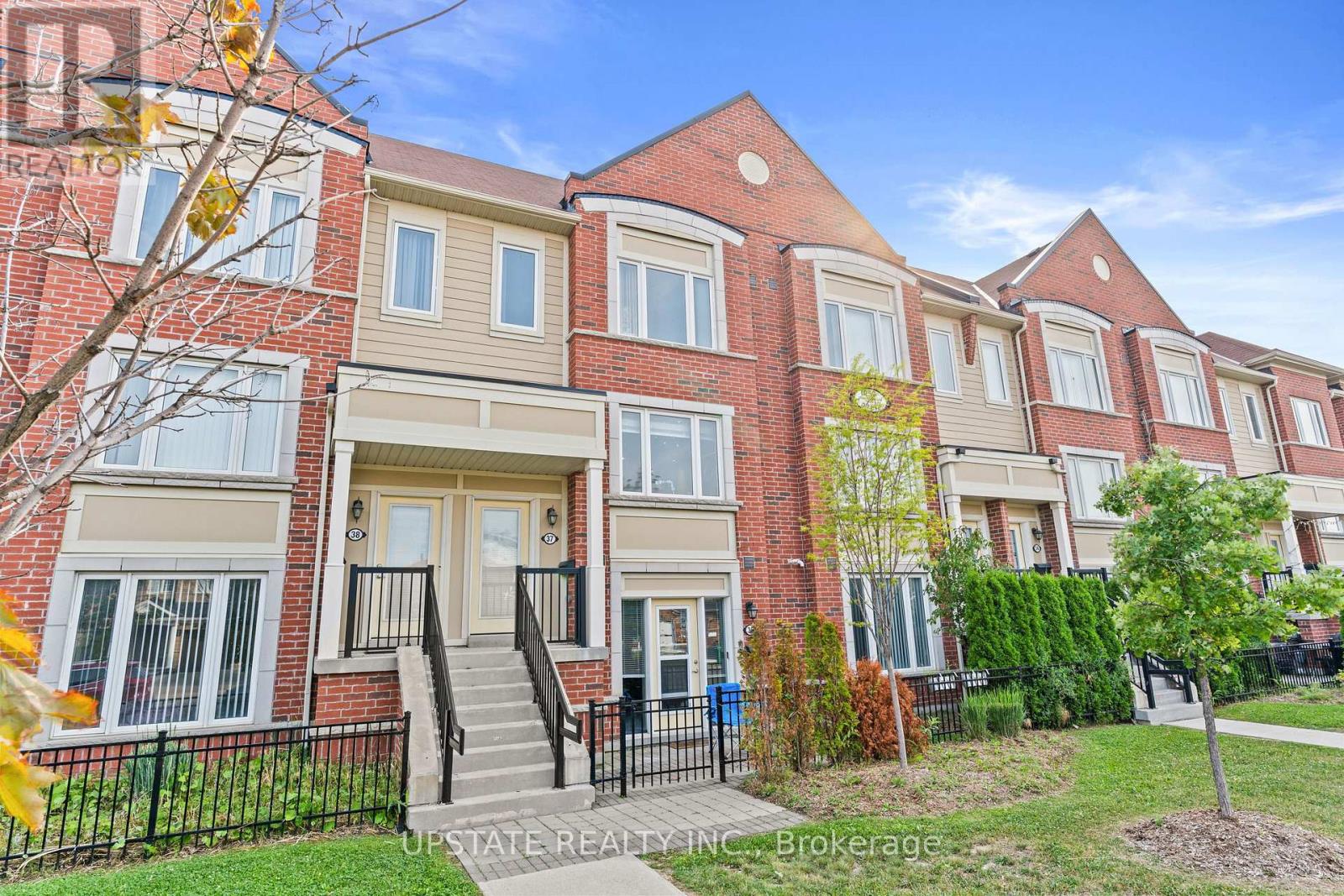 Photo 2 of 37 250 Sunny Meadow Boulevard, Brampton ON