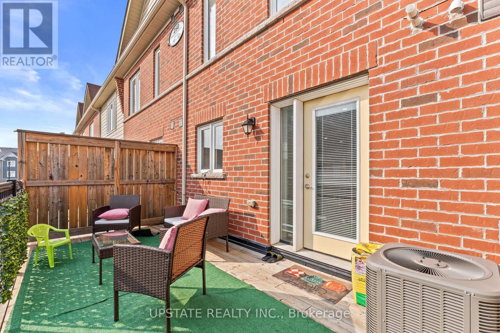 Photo 34 of 37 250 Sunny Meadow Boulevard, Brampton ON