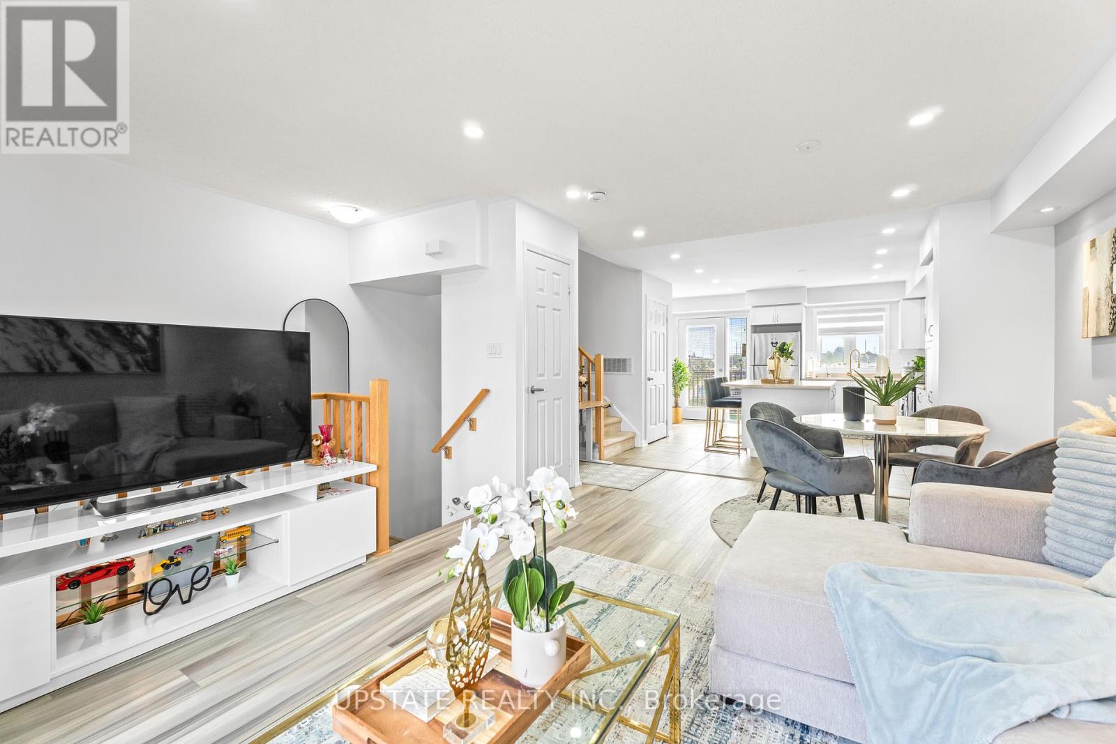 Photo 8 of 37 250 Sunny Meadow Boulevard, Brampton ON