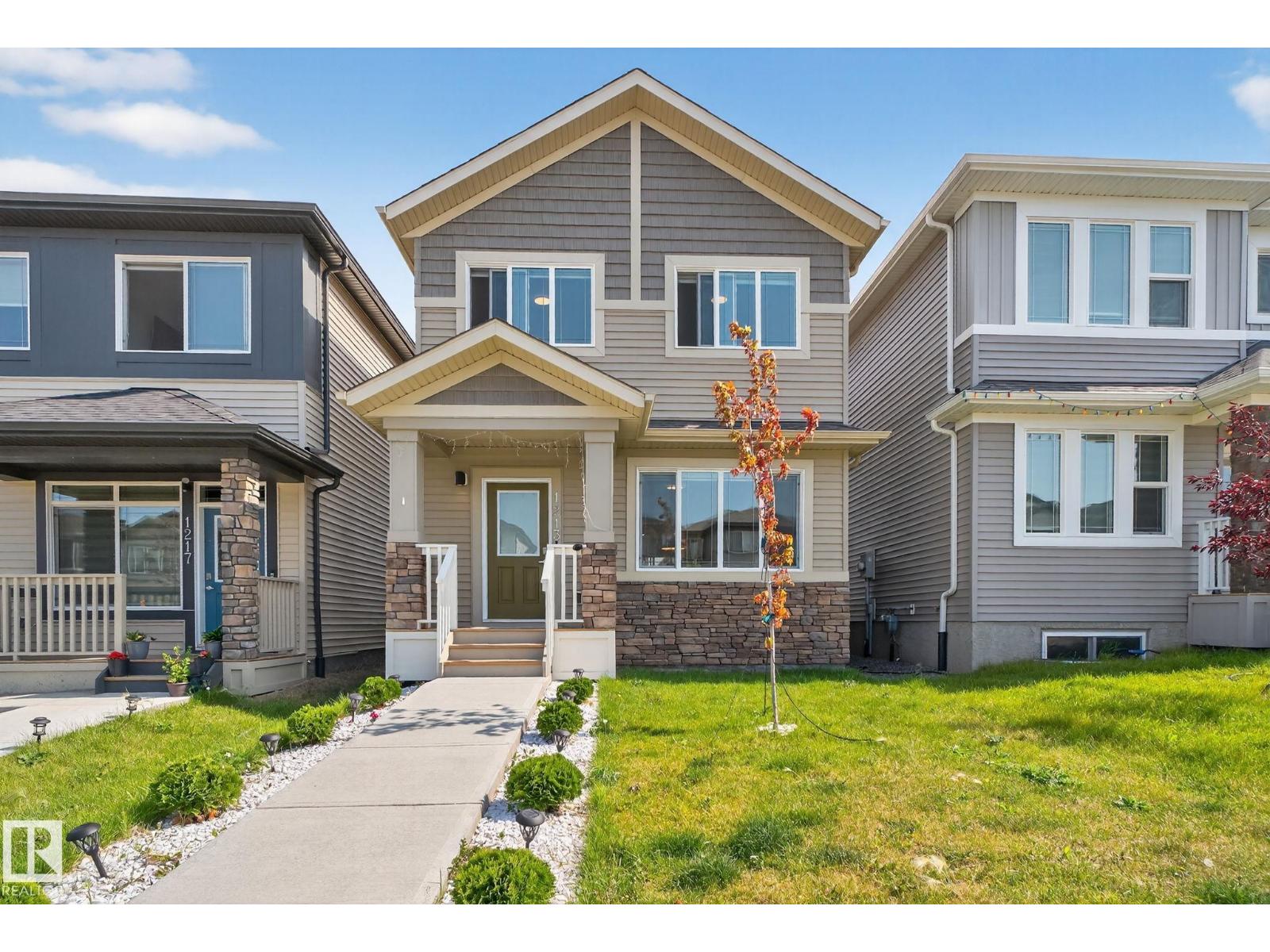 Photo 2 of 1213 16 A St Nw Nw, Edmonton AB