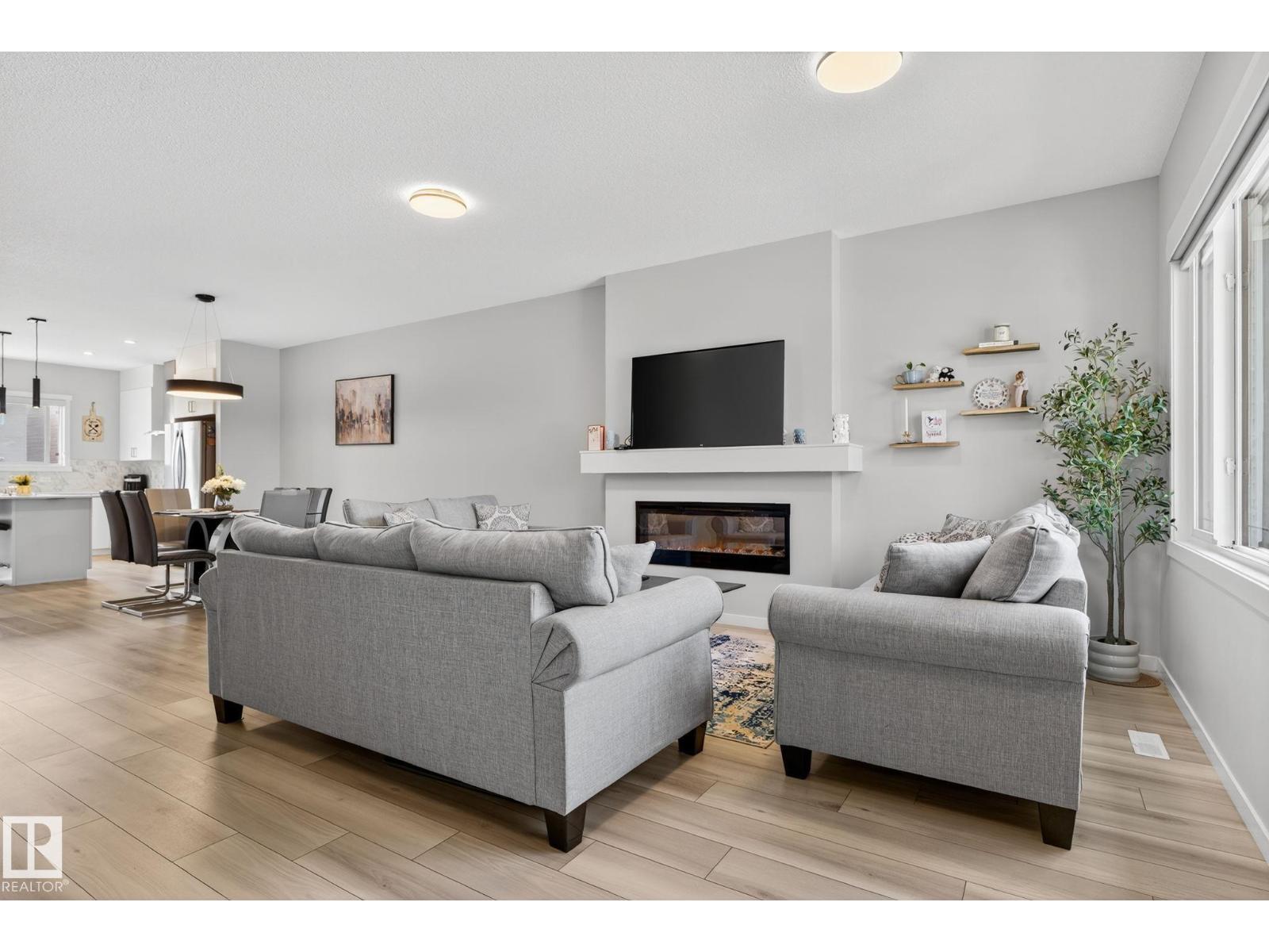 Photo 7 of 1213 16 A St Nw Nw, Edmonton AB