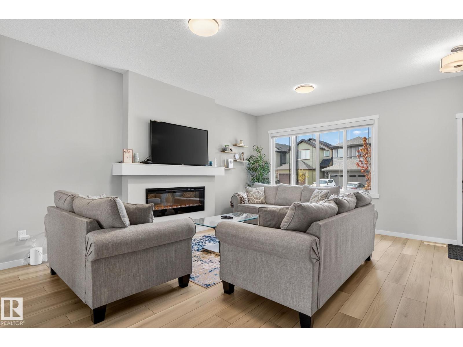 Photo 9 of 1213 16 A St Nw Nw, Edmonton AB