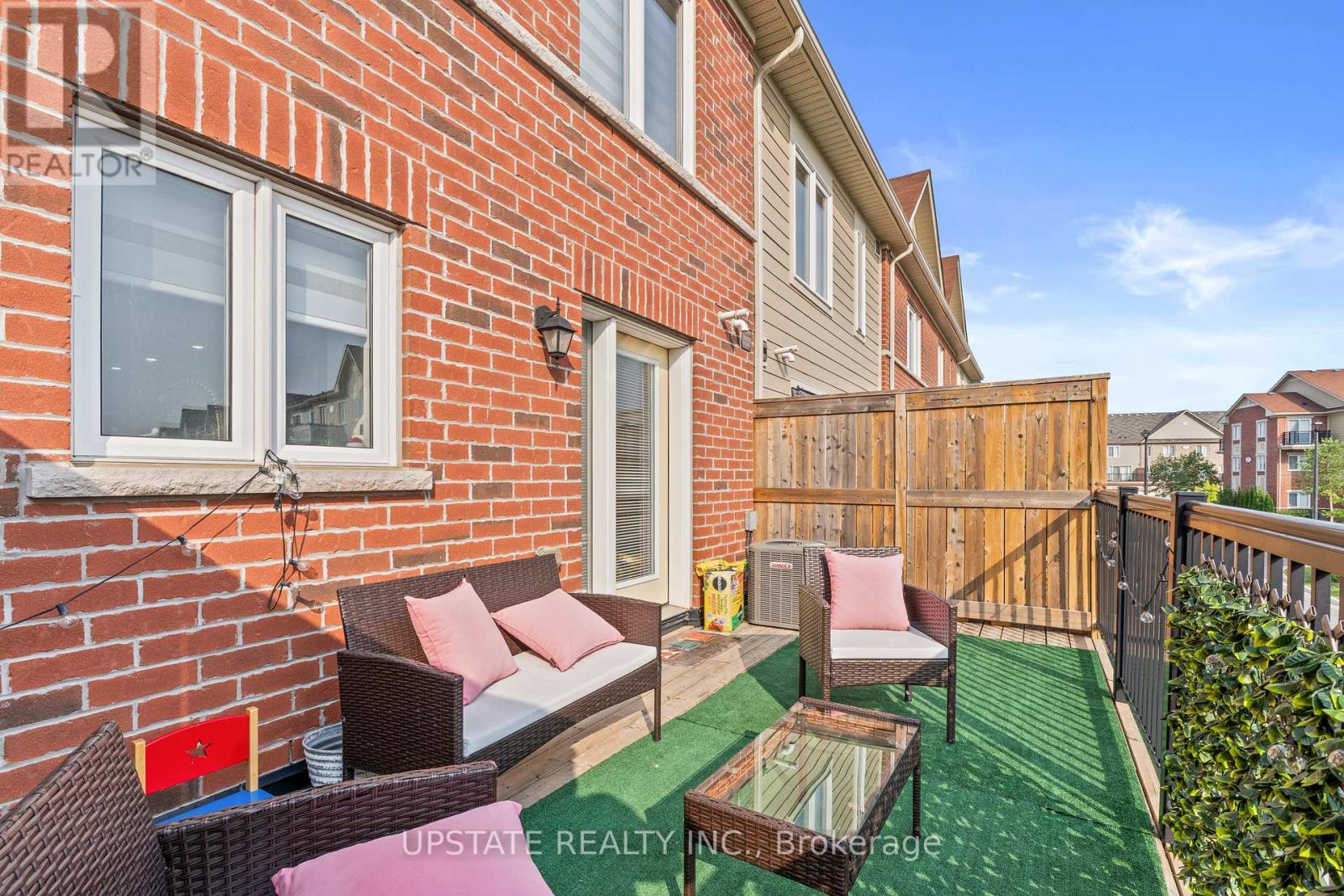 Photo 35 of 37 250 Sunny Meadow Boulevard, Brampton ON