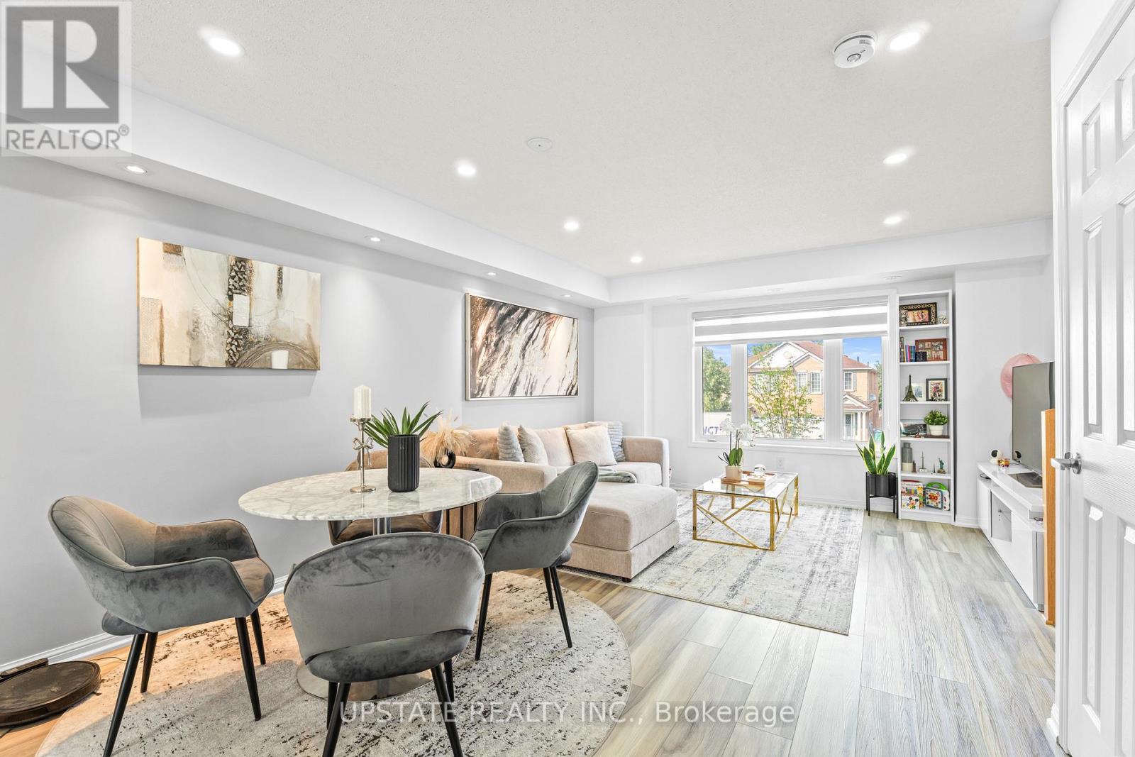 Photo 9 of 37 250 Sunny Meadow Boulevard, Brampton ON
