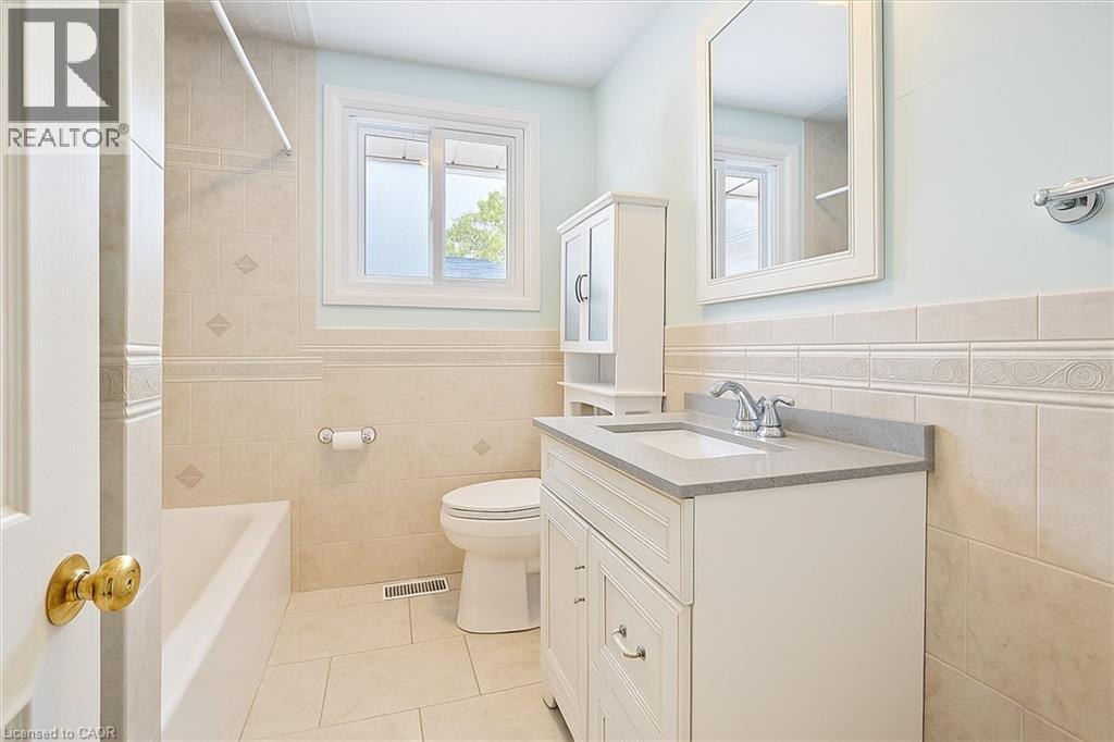 Photo 14 of 4498 Ontario Street, Beamsville ON