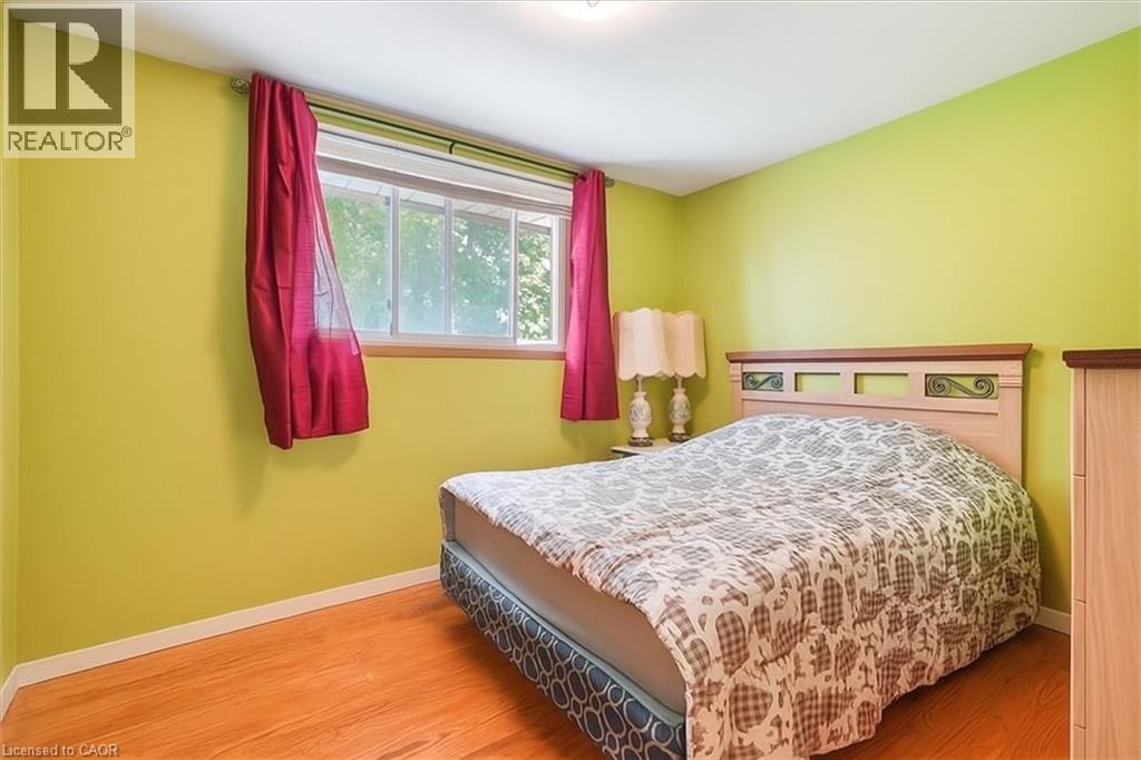 Photo 10 of 4498 Ontario Street, Beamsville ON
