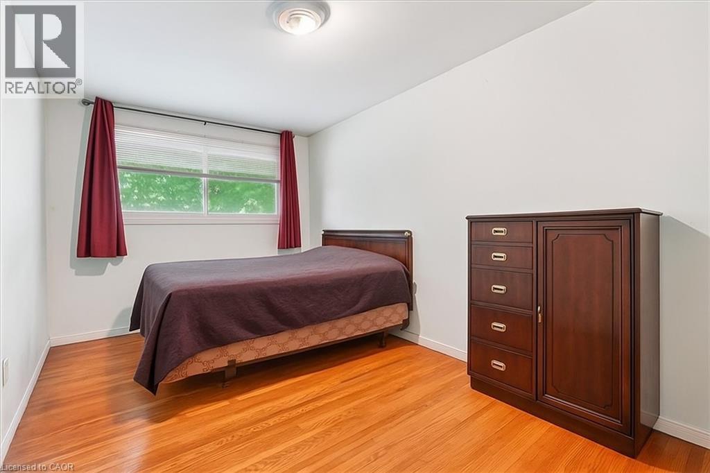 Photo 11 of 4498 Ontario Street, Beamsville ON