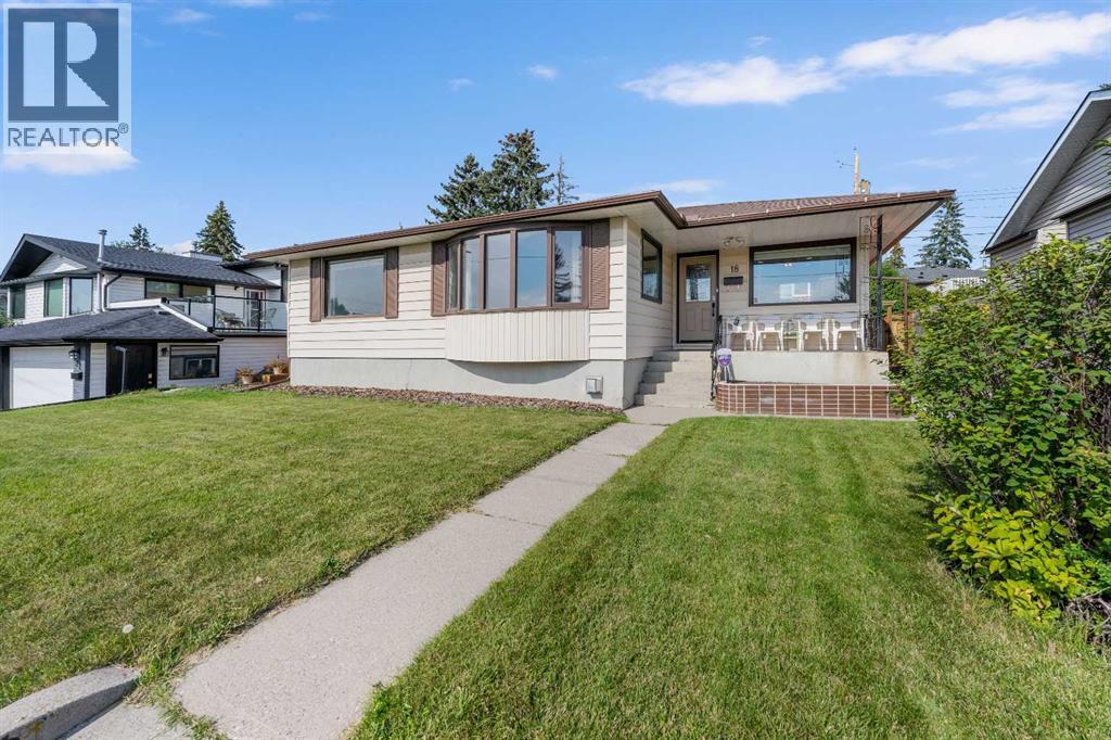 Photo 2 of 18 Cornell Place Nw, Calgary AB