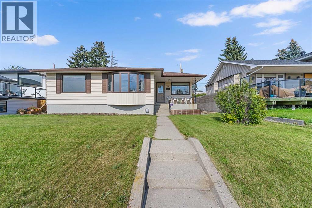 Photo 1 of 18 Cornell Place Nw, Calgary AB