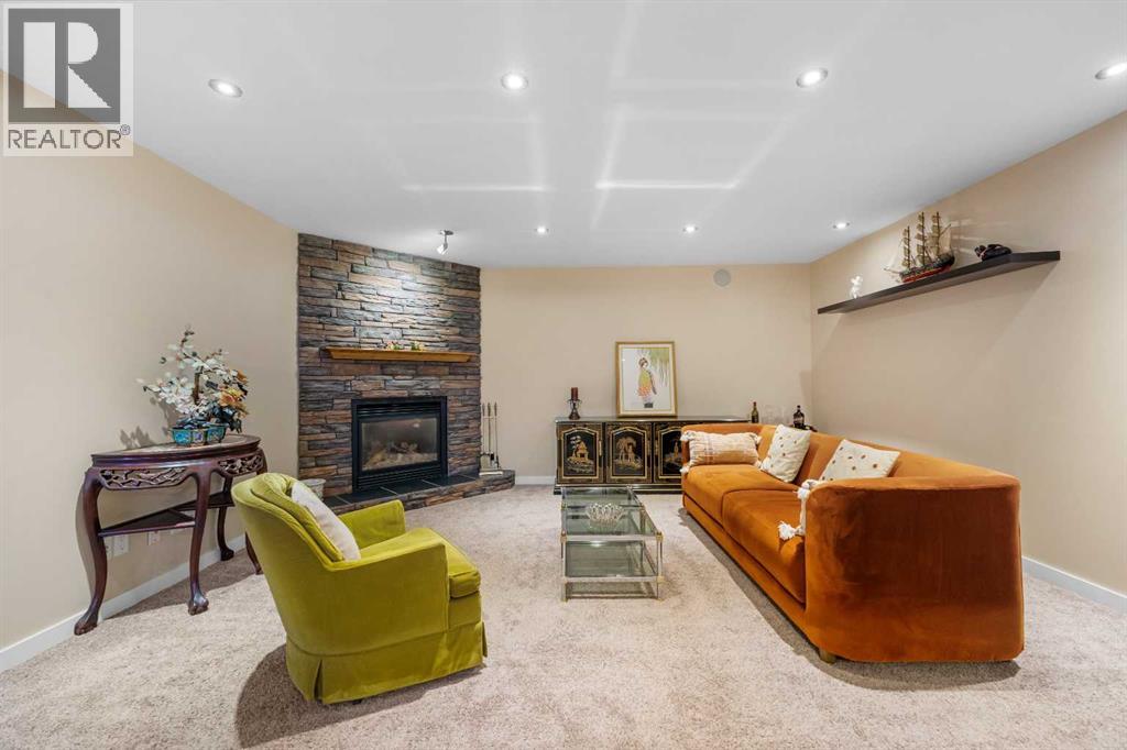 Photo 31 of 18 Cornell Place Nw, Calgary AB