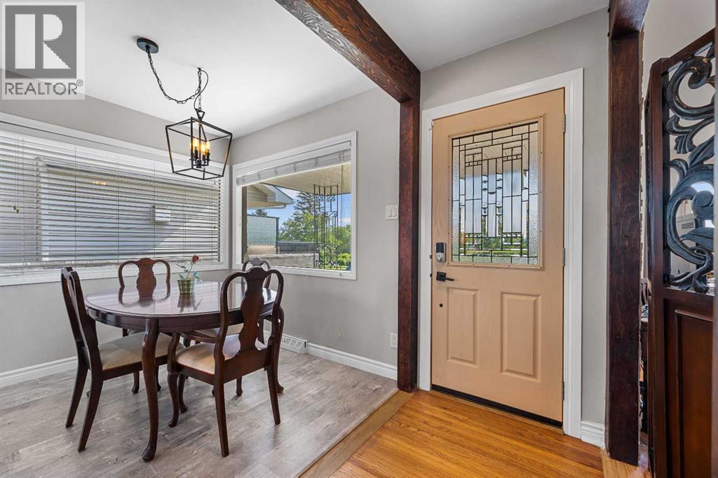 Photo 10 of 18 Cornell Place Nw, Calgary AB