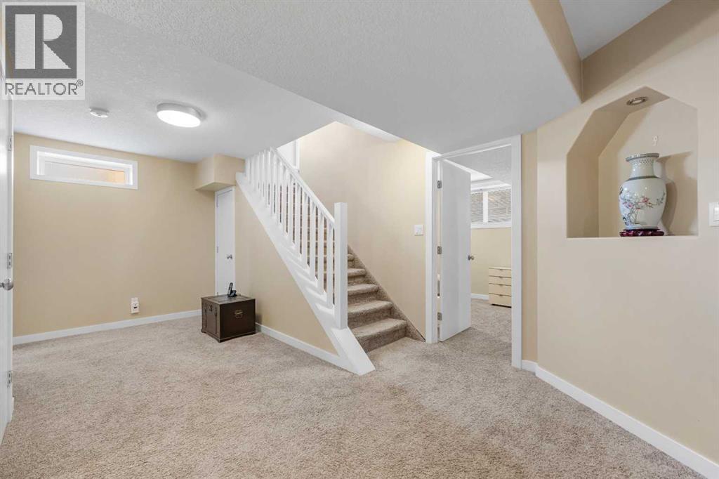 Photo 30 of 18 Cornell Place Nw, Calgary AB