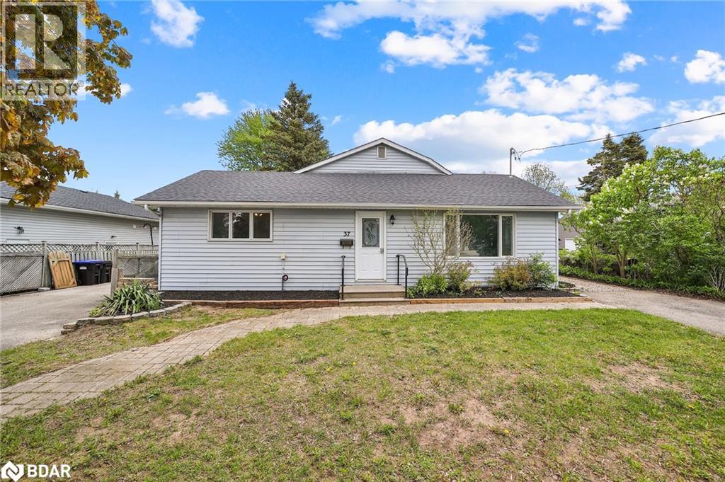Photo 2 of 37 Tottenham Road, Alliston ON