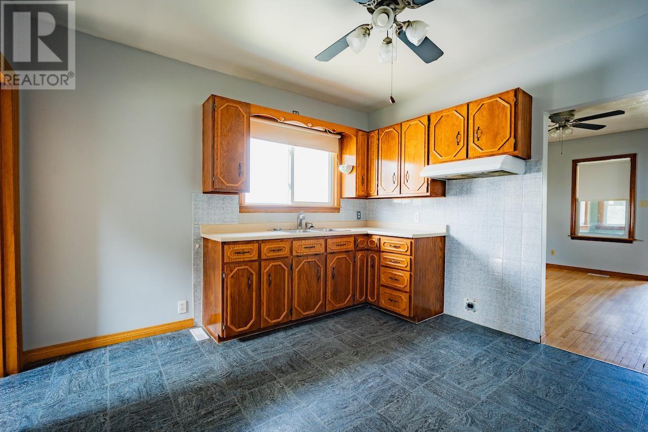 Photo 6 of 391 Douglas St, Sault Ste Marie ON