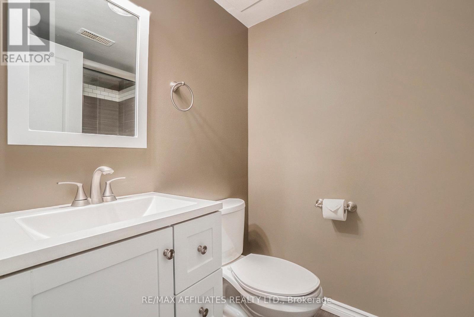 Photo 10 of 714 Regiment Avenue, Ottawa ON