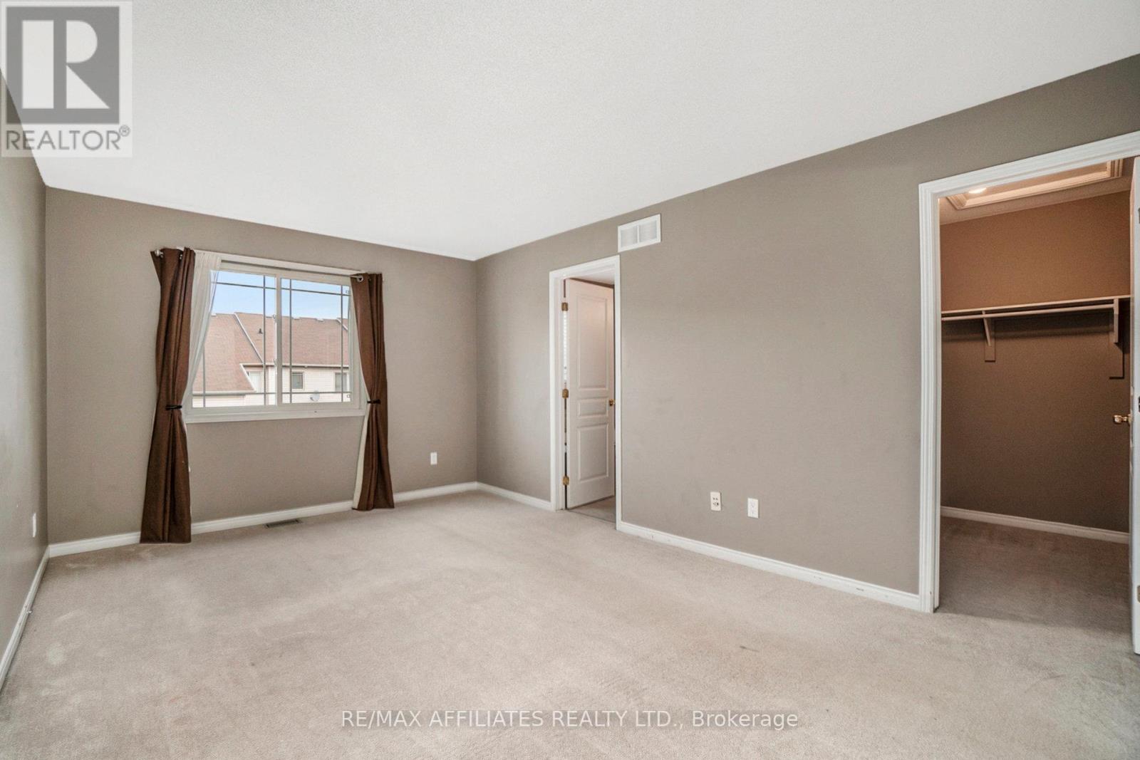 Photo 12 of 714 Regiment Avenue, Ottawa ON