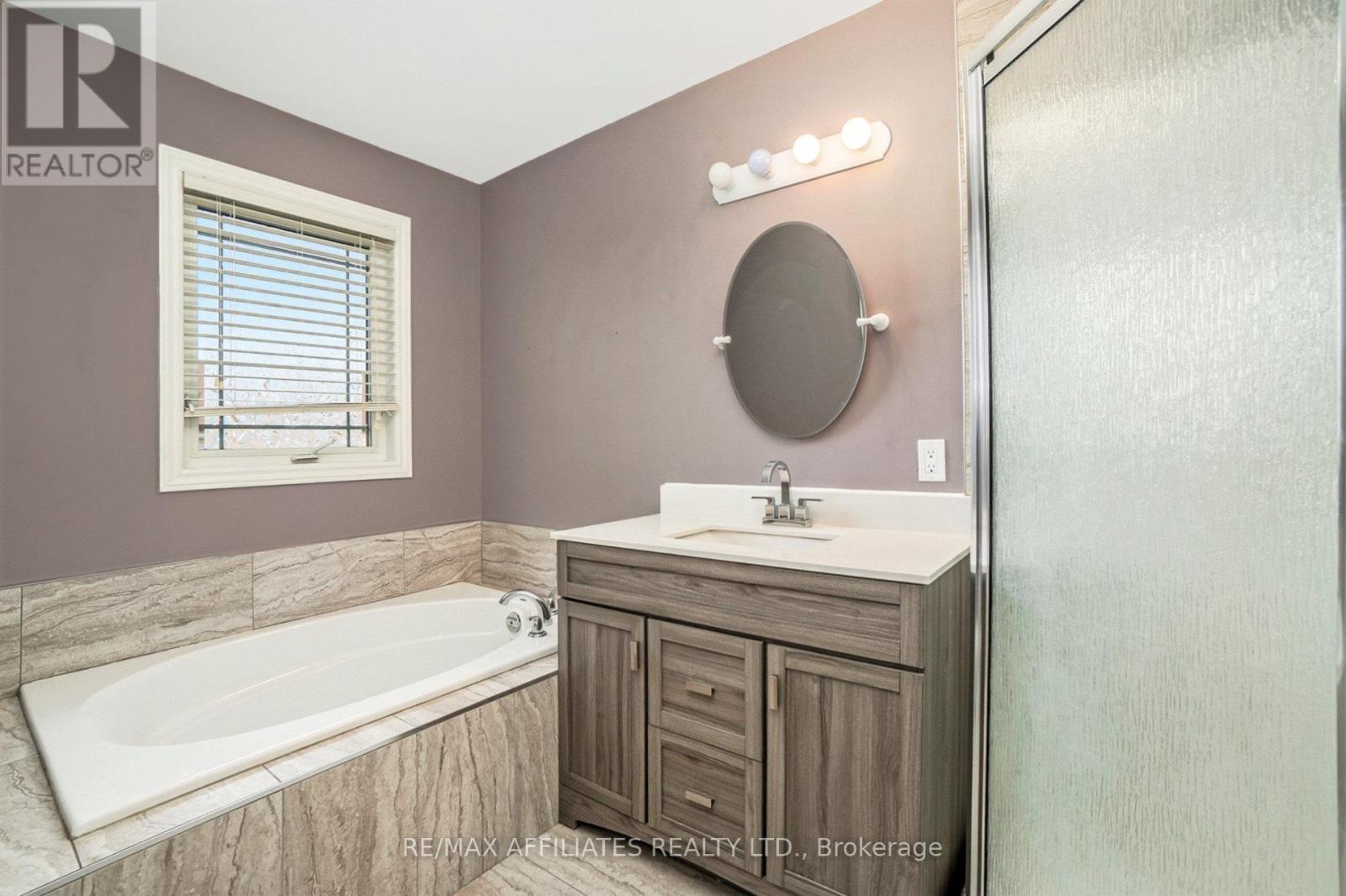Photo 14 of 714 Regiment Avenue, Ottawa ON