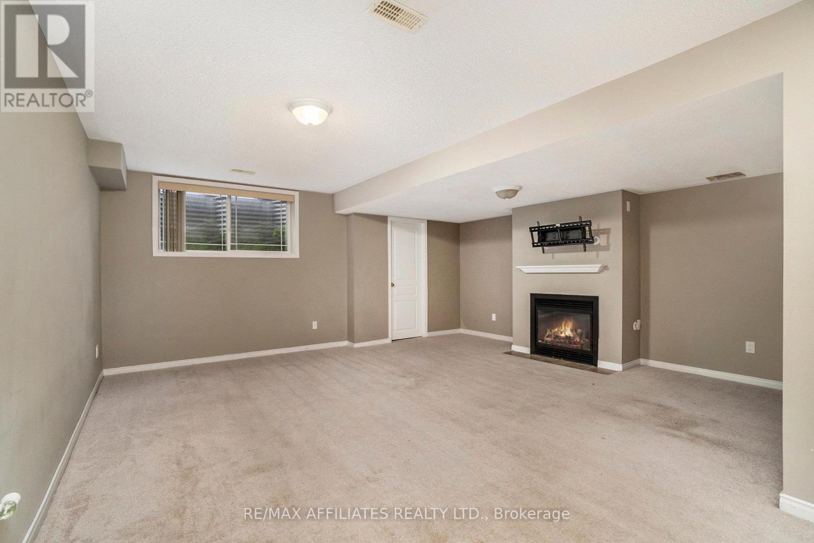 Photo 19 of 714 Regiment Avenue, Ottawa ON