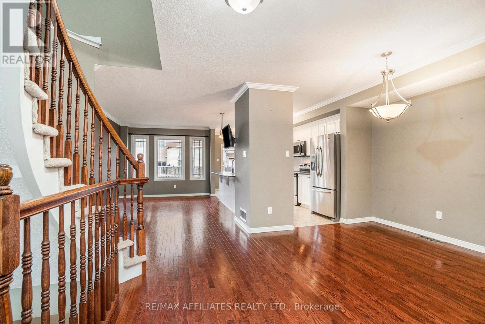 Photo 3 of 714 Regiment Avenue, Ottawa ON