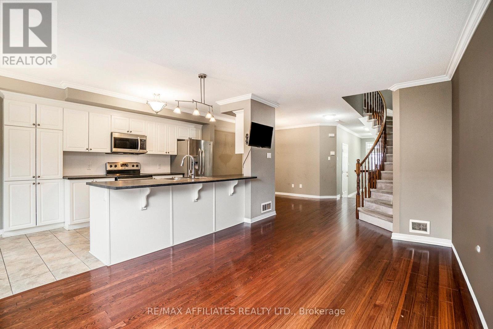 Photo 7 of 714 Regiment Avenue, Ottawa ON