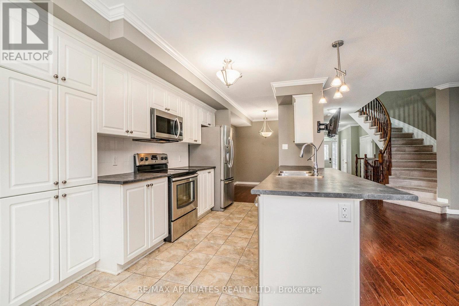 Photo 8 of 714 Regiment Avenue, Ottawa ON
