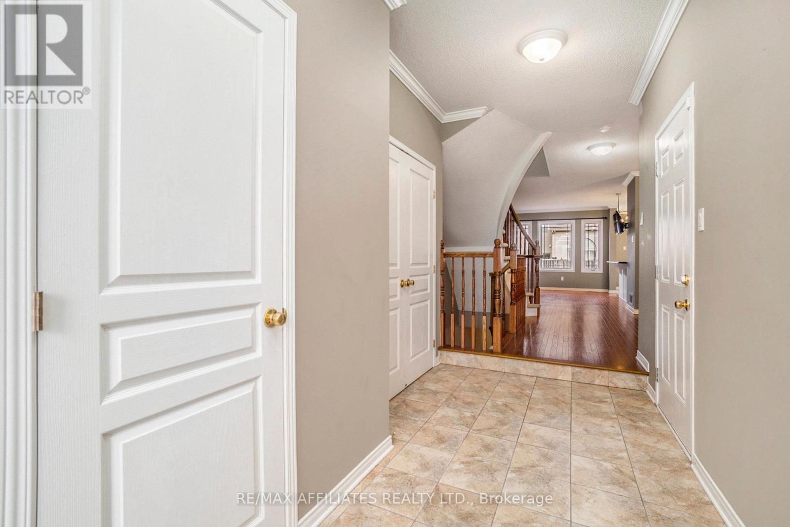 Photo 2 of 714 Regiment Avenue, Ottawa ON