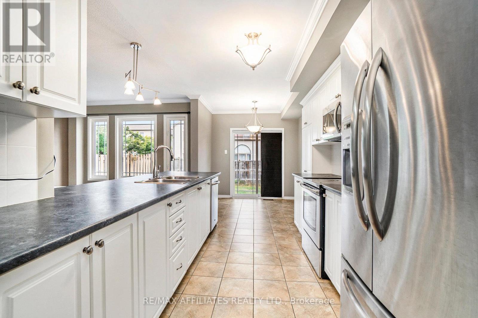 Photo 9 of 714 Regiment Avenue, Ottawa ON
