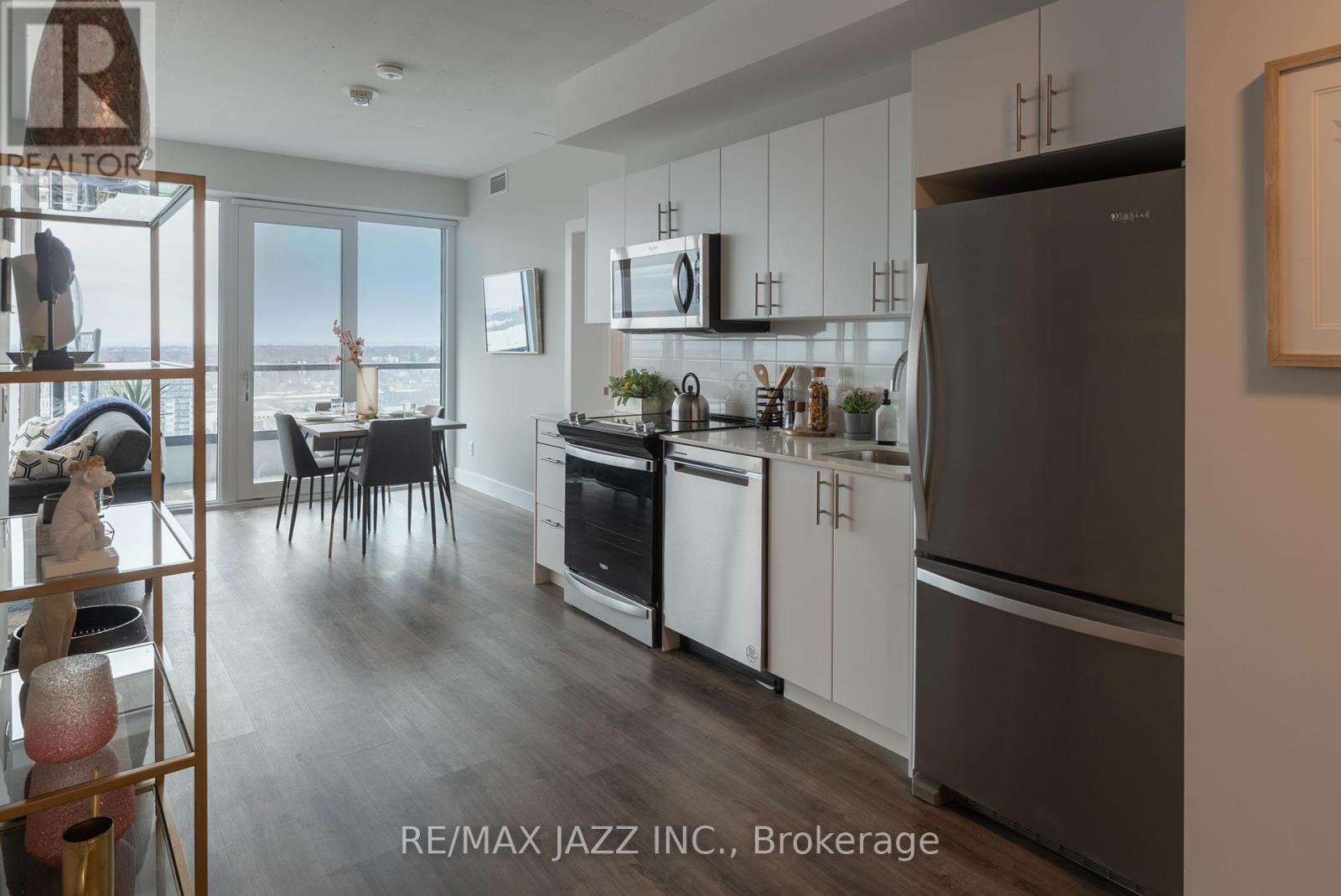 Photo 3 of 508 80 Bond Street E, Oshawa ON