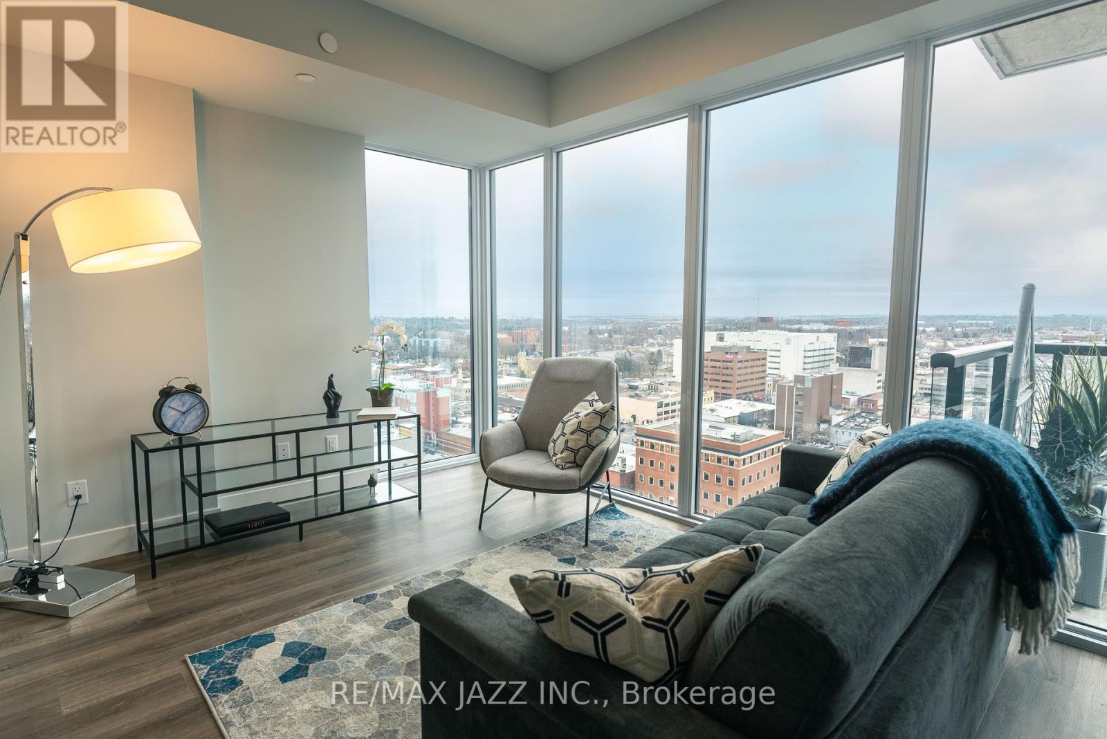 Photo 4 of 508 80 Bond Street E, Oshawa ON