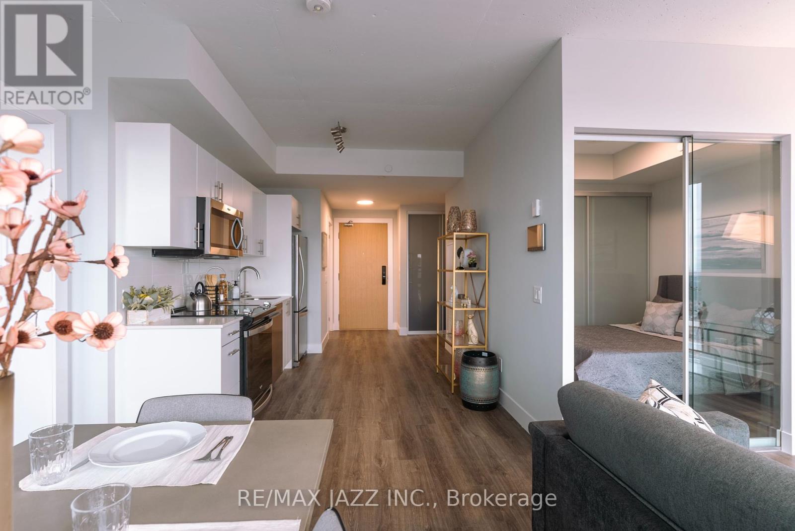 Photo 7 of 508 80 Bond Street E, Oshawa ON