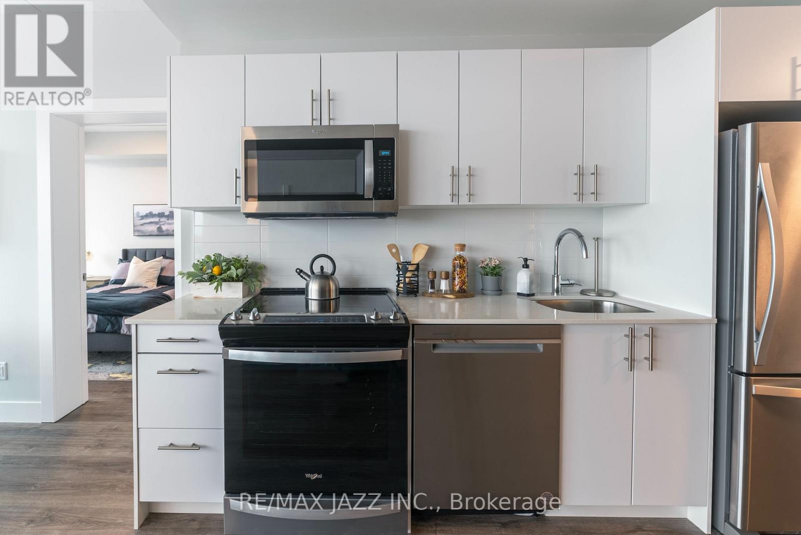 Photo 8 of 508 80 Bond Street E, Oshawa ON