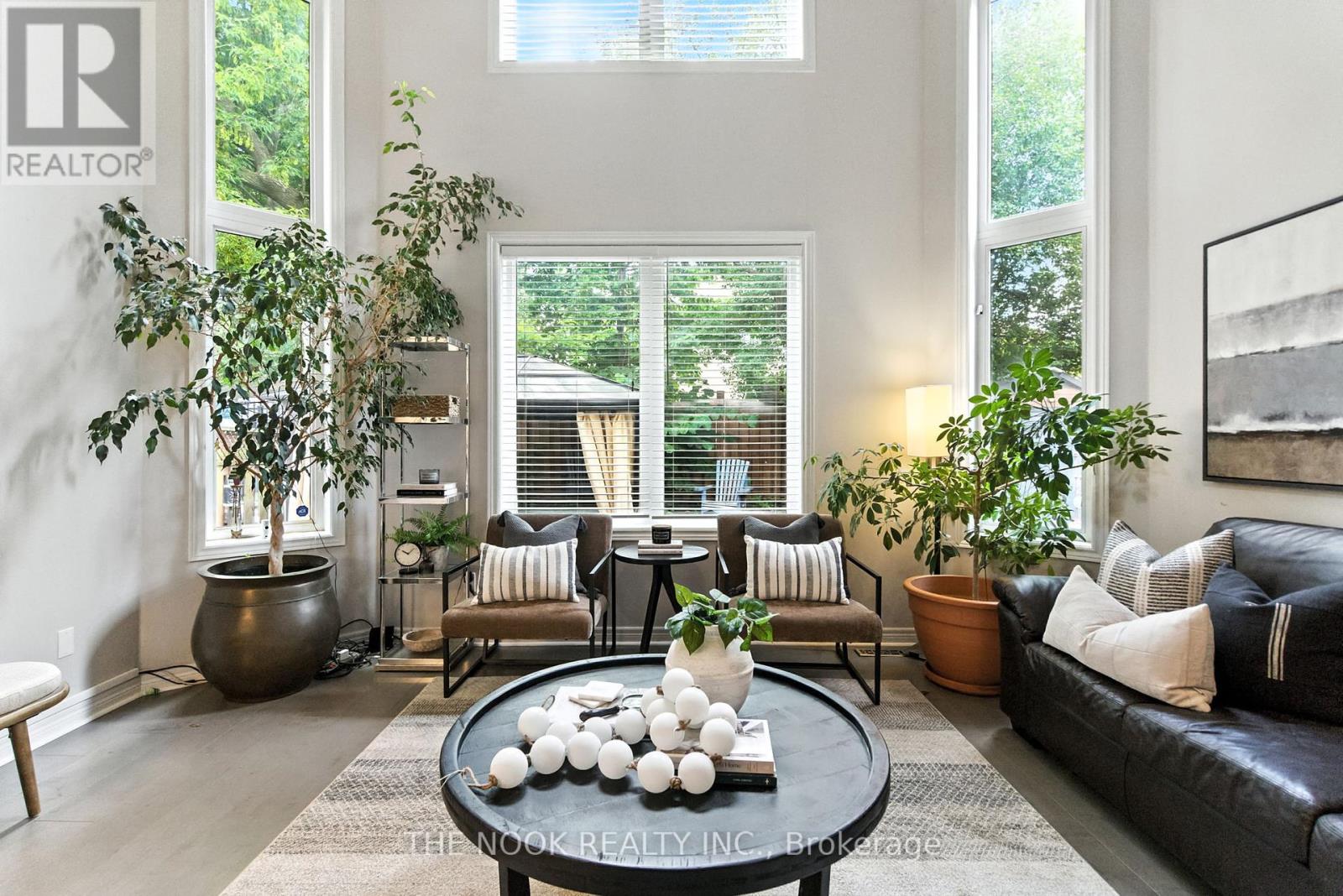 Photo 20 of 122 Estate Garden Drive, Richmond Hill ON