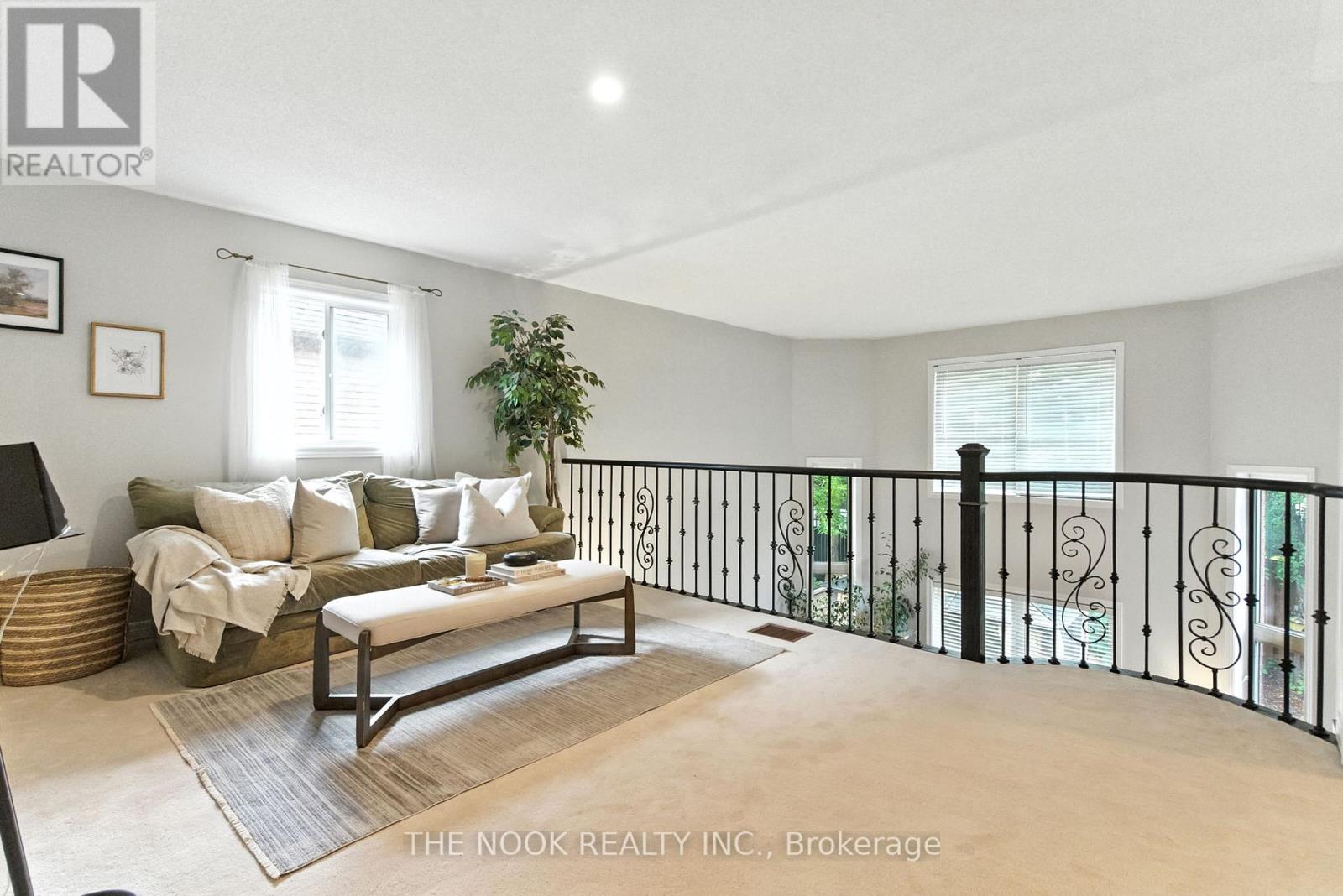 Photo 24 of 122 Estate Garden Drive, Richmond Hill ON