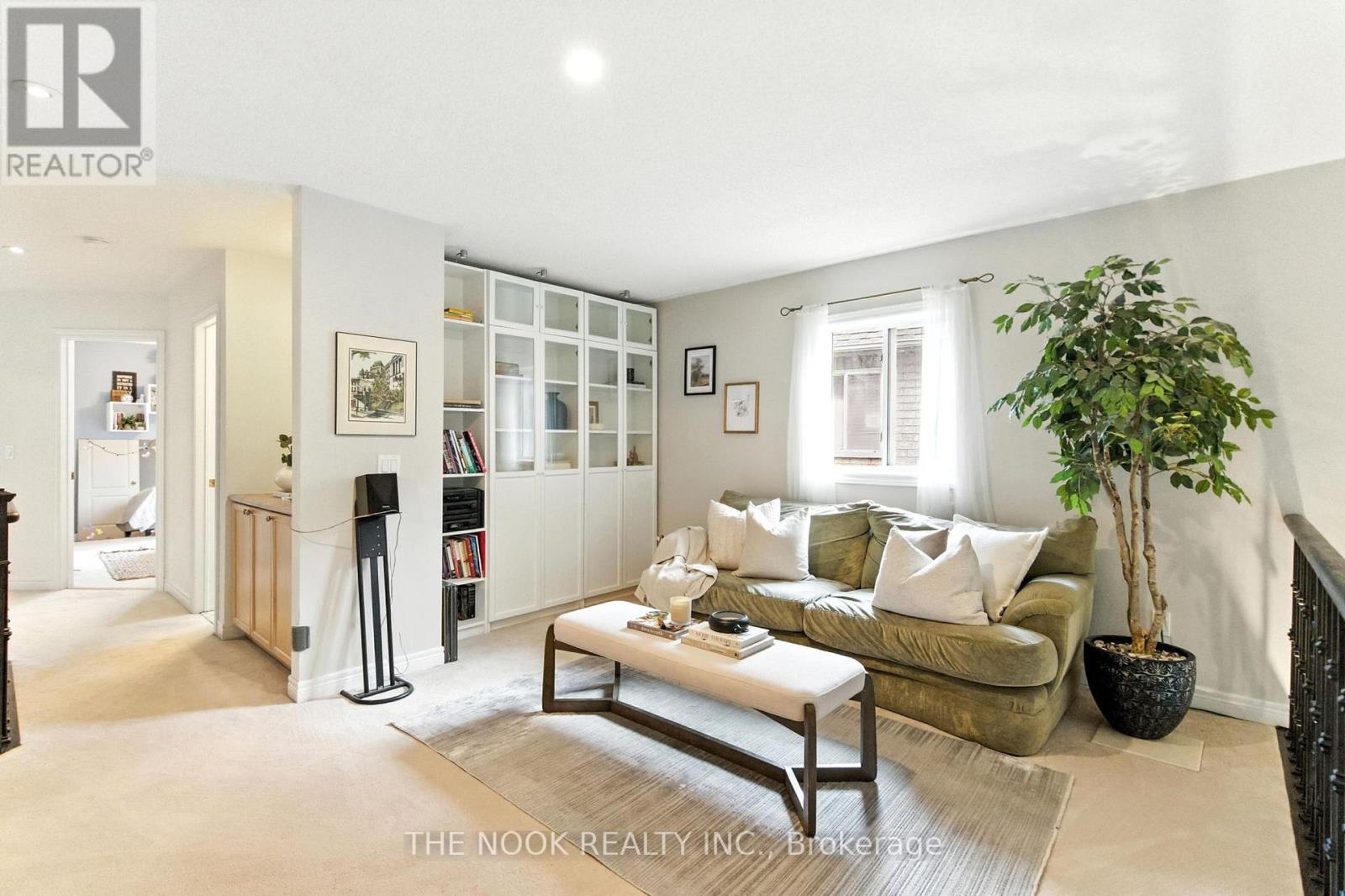 Photo 25 of 122 Estate Garden Drive, Richmond Hill ON