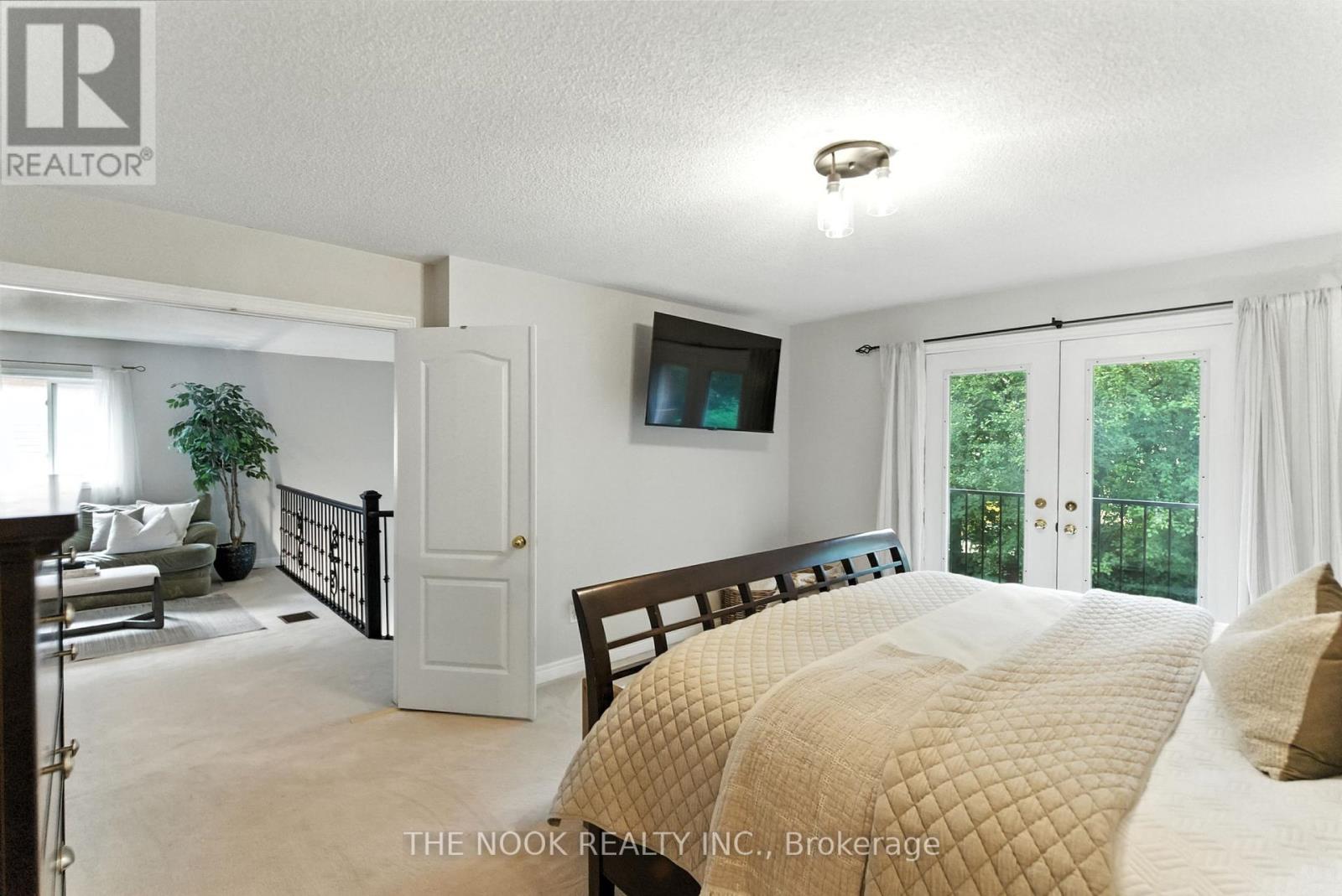 Photo 28 of 122 Estate Garden Drive, Richmond Hill ON