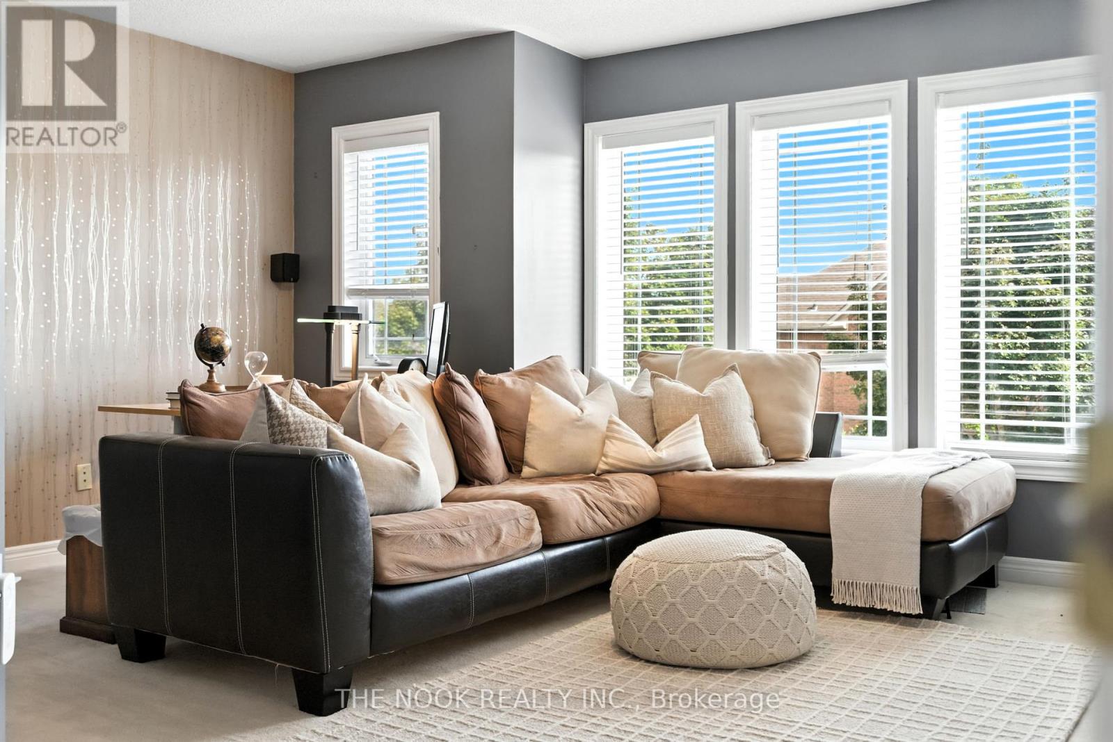 Photo 34 of 122 Estate Garden Drive, Richmond Hill ON
