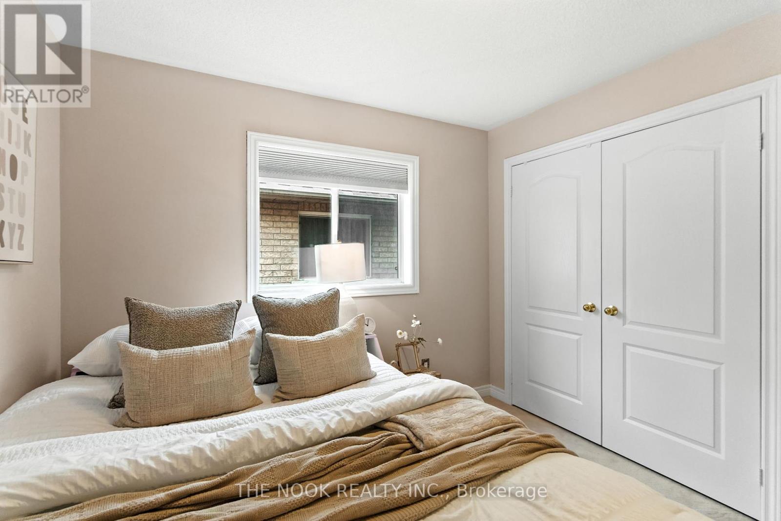 Photo 36 of 122 Estate Garden Drive, Richmond Hill ON