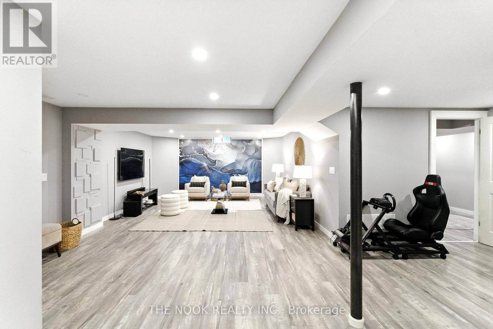 Photo 38 of 122 Estate Garden Drive, Richmond Hill ON