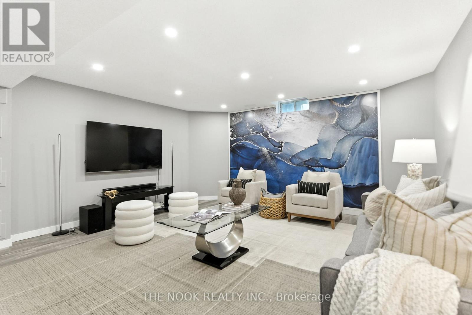 Photo 39 of 122 Estate Garden Drive, Richmond Hill ON