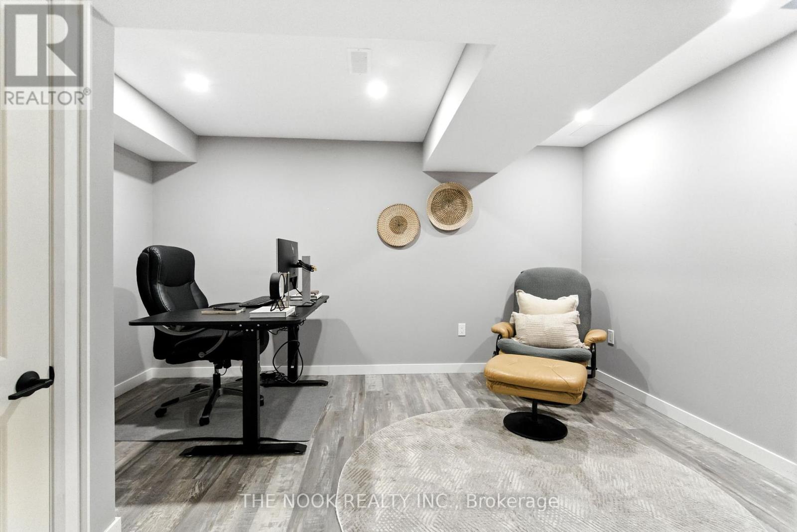 Photo 43 of 122 Estate Garden Drive, Richmond Hill ON